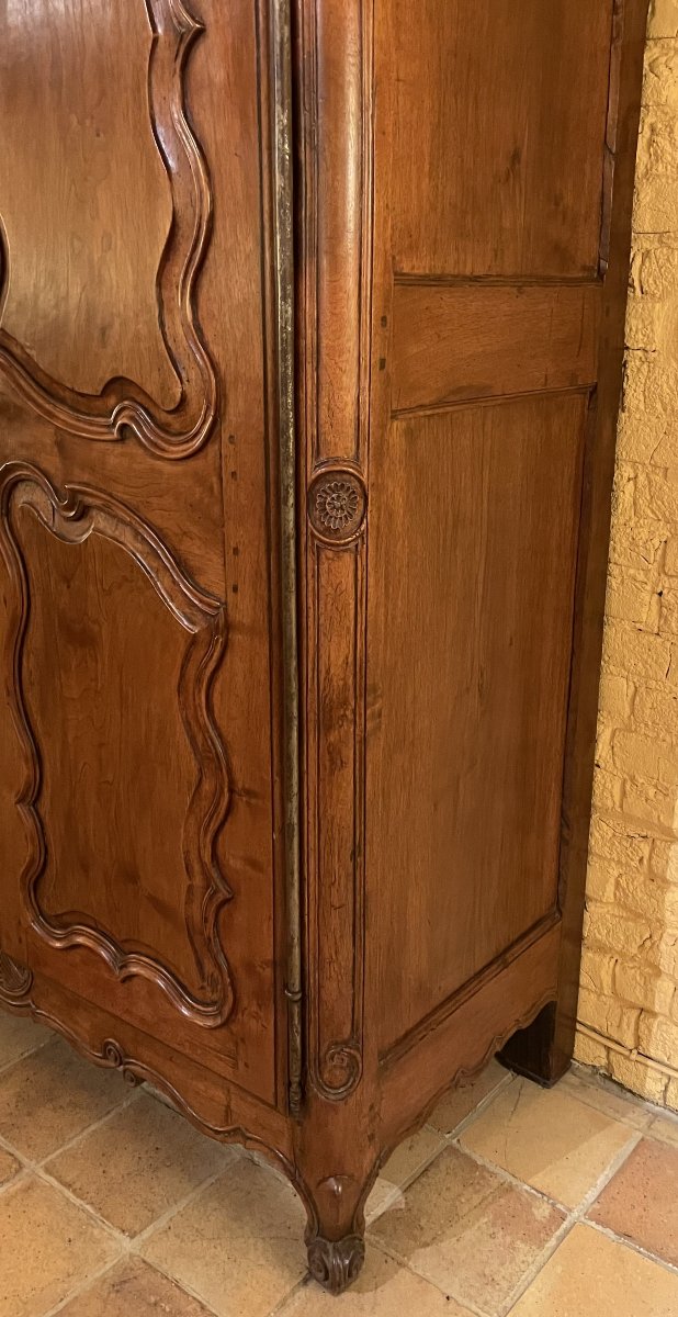 Louis XV Walnut Wardrobe - 18th Century-photo-4