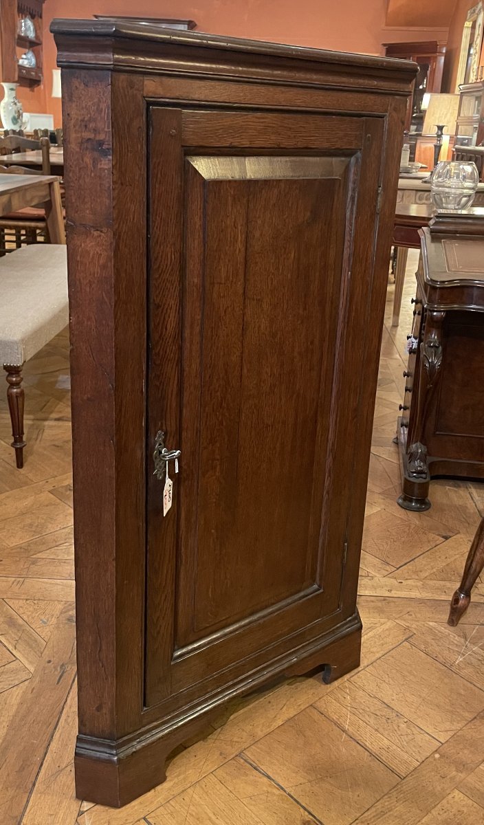 English Oak Corner Cabinet, Circa 1800-photo-1