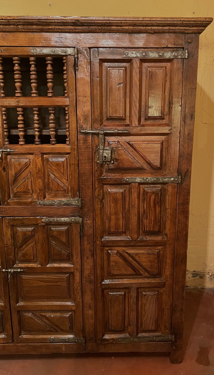 Large 6-door Spanish Renaissance Oak Cabinet - 17th Century-photo-4