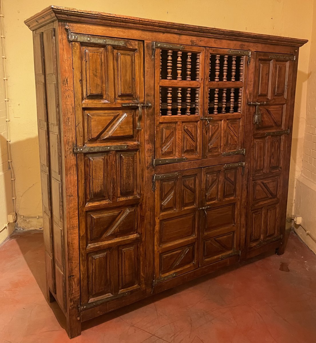 Large 6-door Spanish Renaissance Oak Cabinet - 17th Century-photo-2