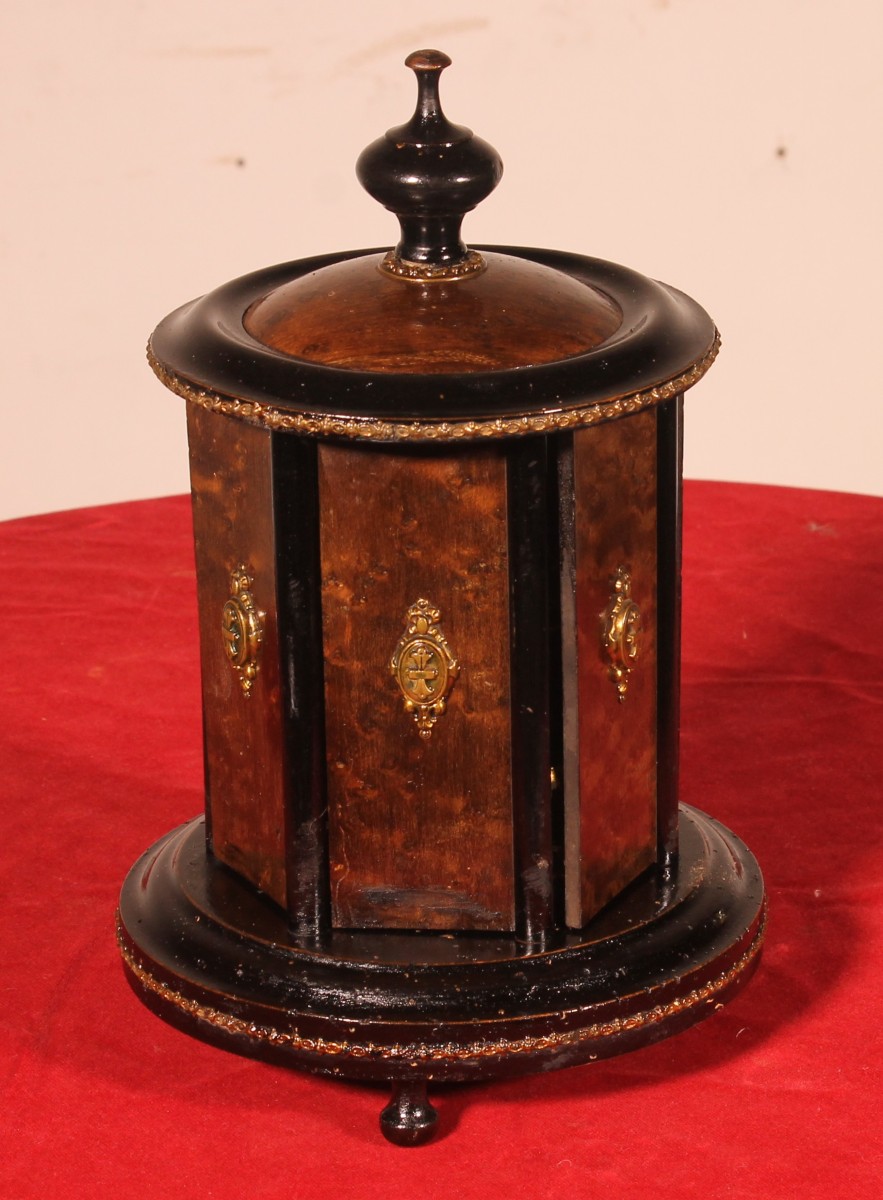 Cave à Cigares Napoléon III En Bois Noirci Et Laiton