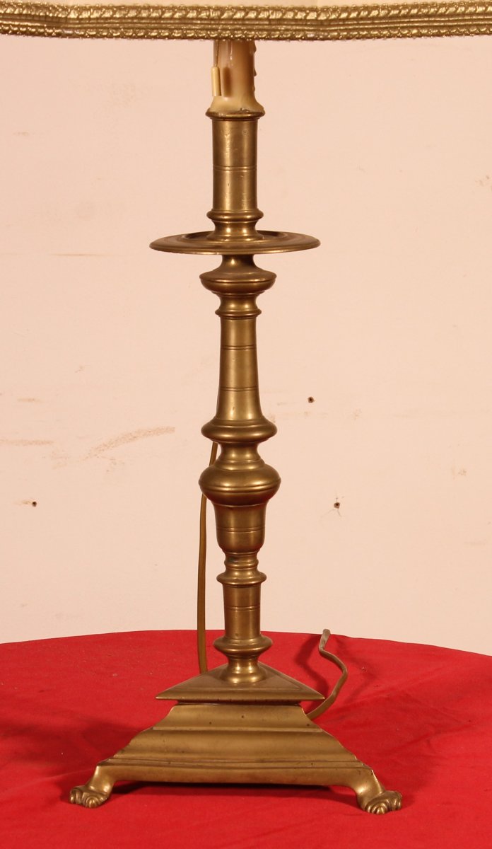 pique cierge en bronze d'époque XVII siècle monté en lampe avec son abat-jour en parchemin-photo-3
