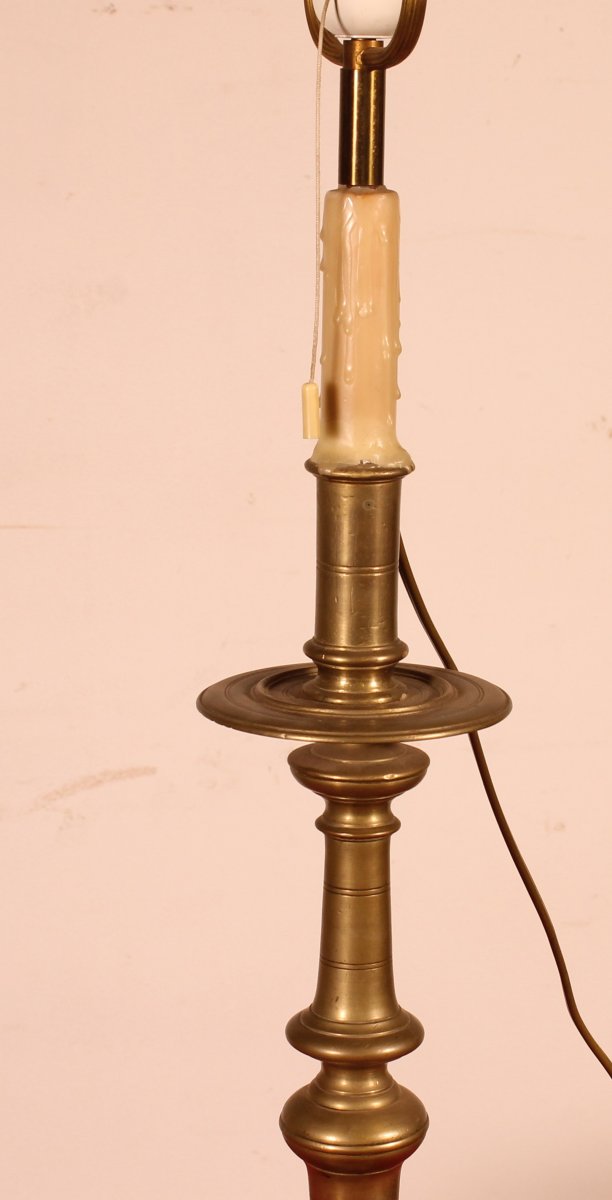 pique cierge en bronze d'époque XVII siècle monté en lampe avec son abat-jour en parchemin-photo-3