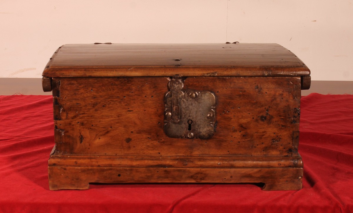 coffret 17° siècle en noyer - Espagne