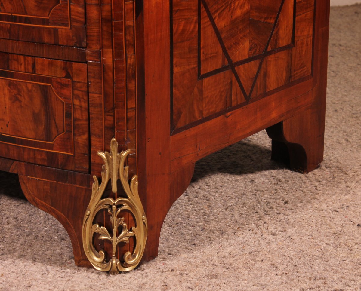 Commode du Dauphiné époque Louis XIV en marqueterie d’olivier-photo-8