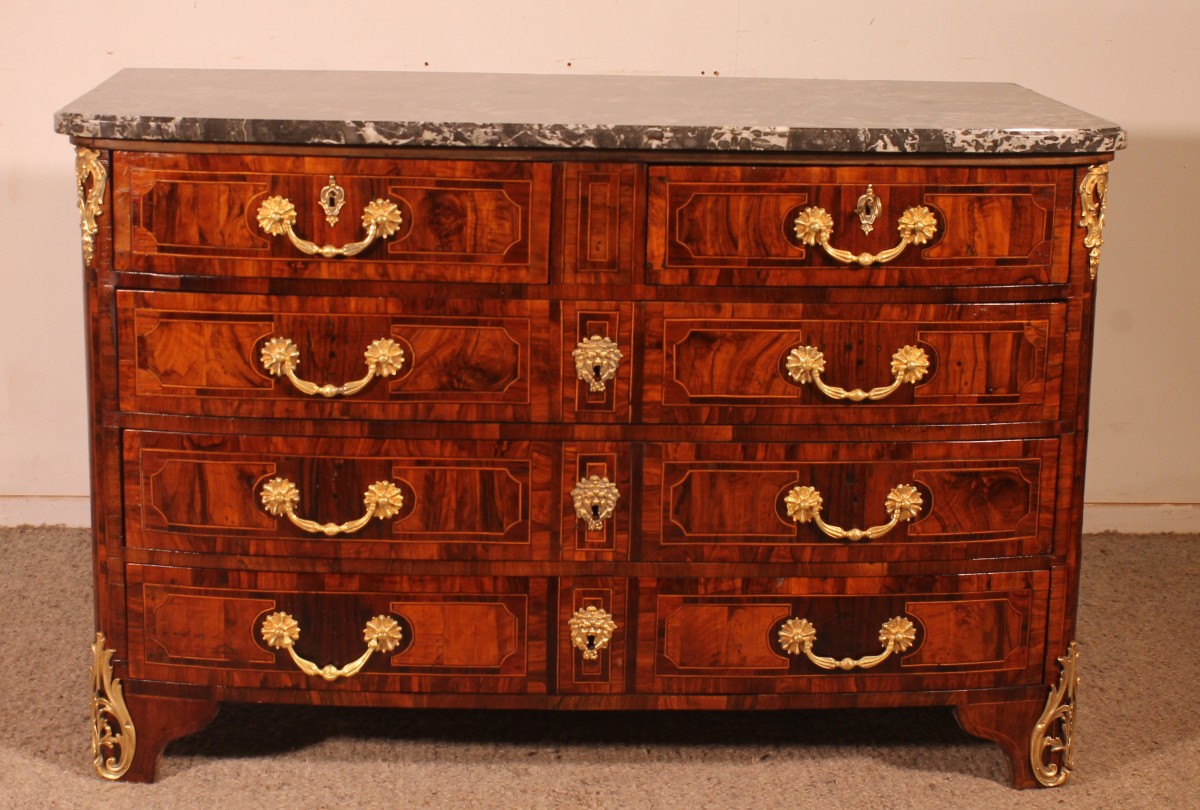 Commode du Dauphiné époque Louis XIV en marqueterie d’olivier