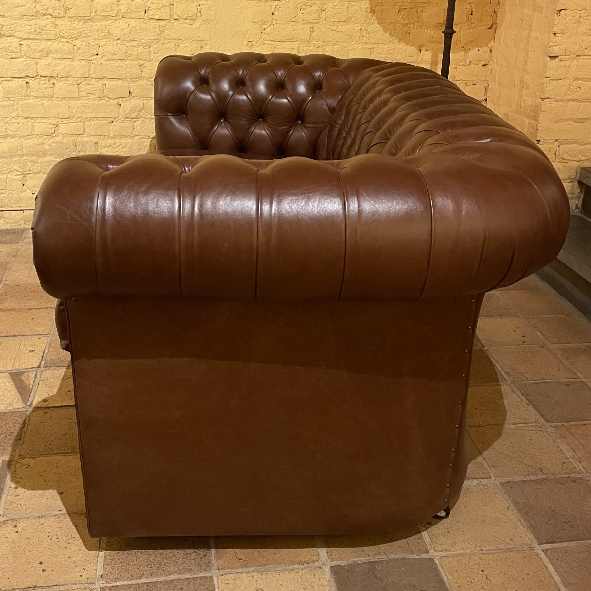 Brown Leather 2-seater Chesterfield Sofa-photo-5