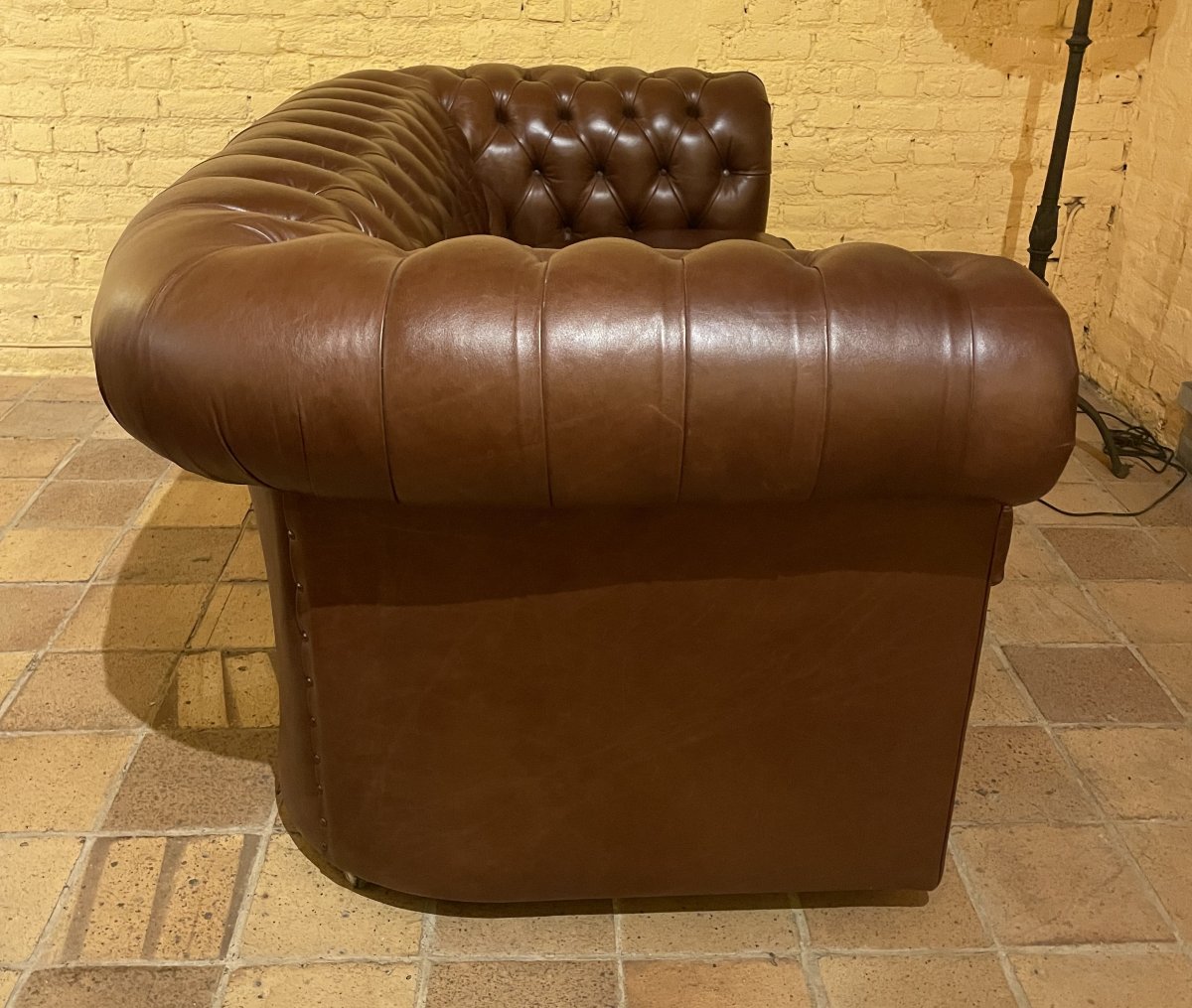 Brown Leather 2-seater Chesterfield Sofa-photo-7