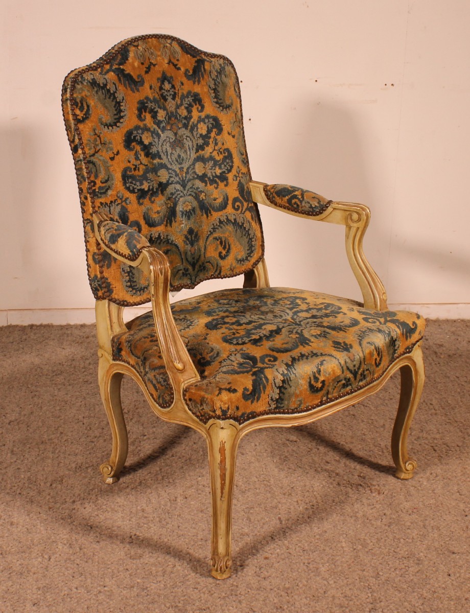 fauteuil sculpté rechampi de style louis XV -19° siècle