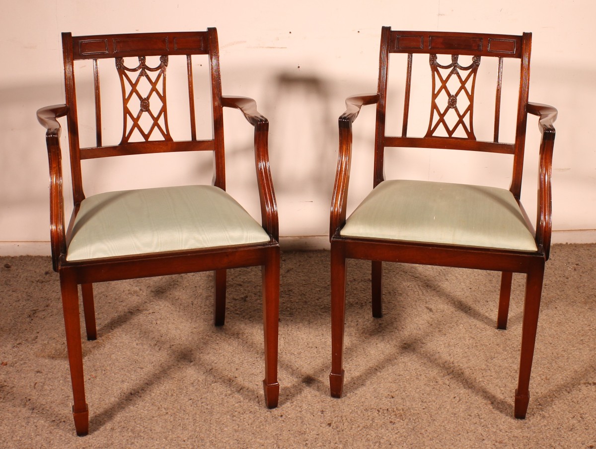 paire de fauteuils en acajou de style hepplewhite