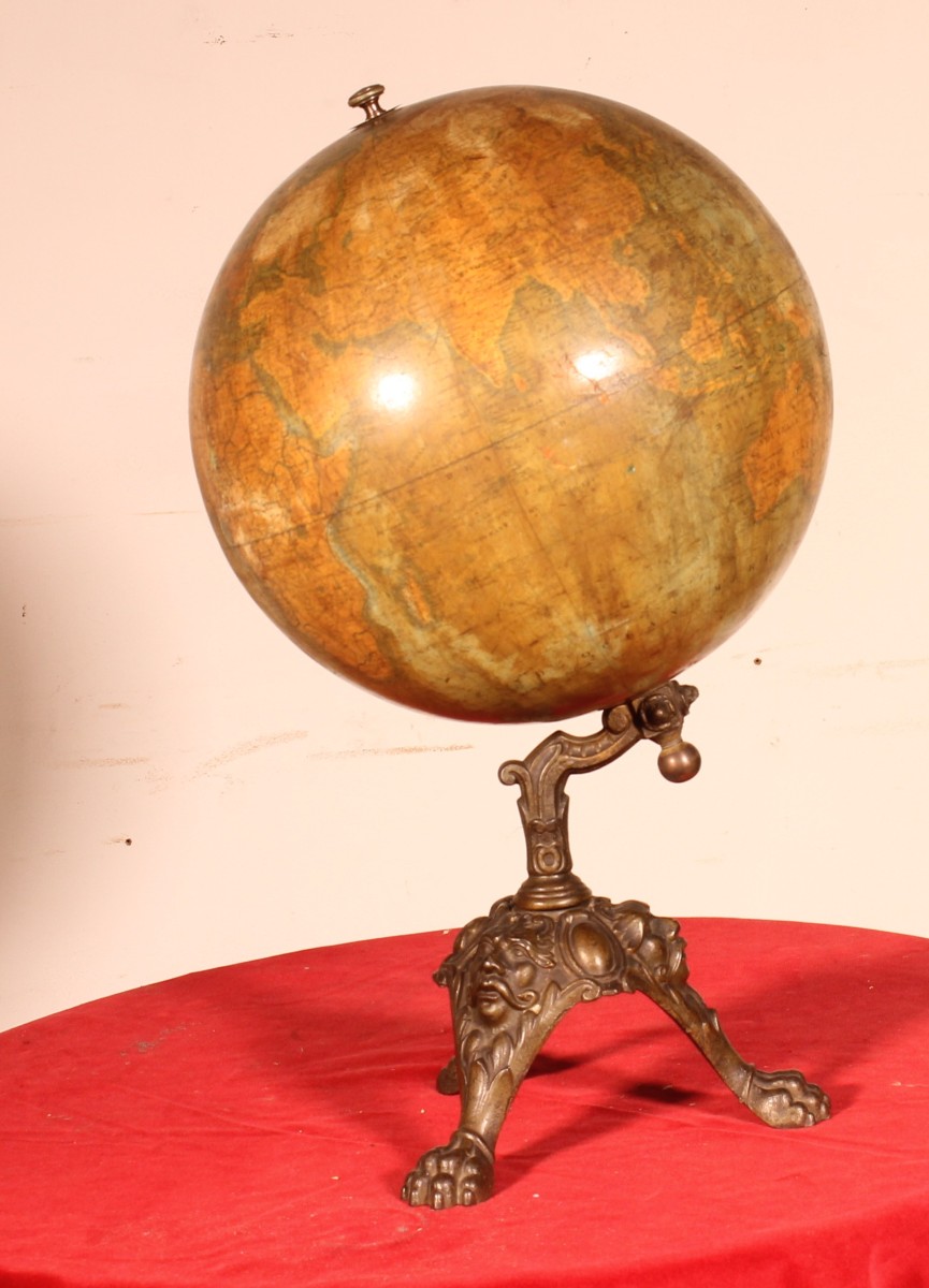 Globe terreste par Lebègue - 19° siècle