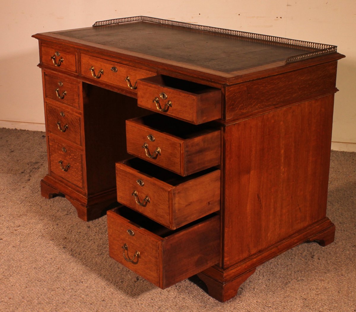 19th Century Oak Pedestal Desk-photo-6