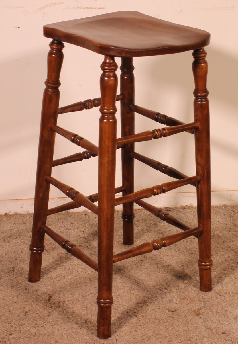 tabouret haut de bar en orme du 19° siècle