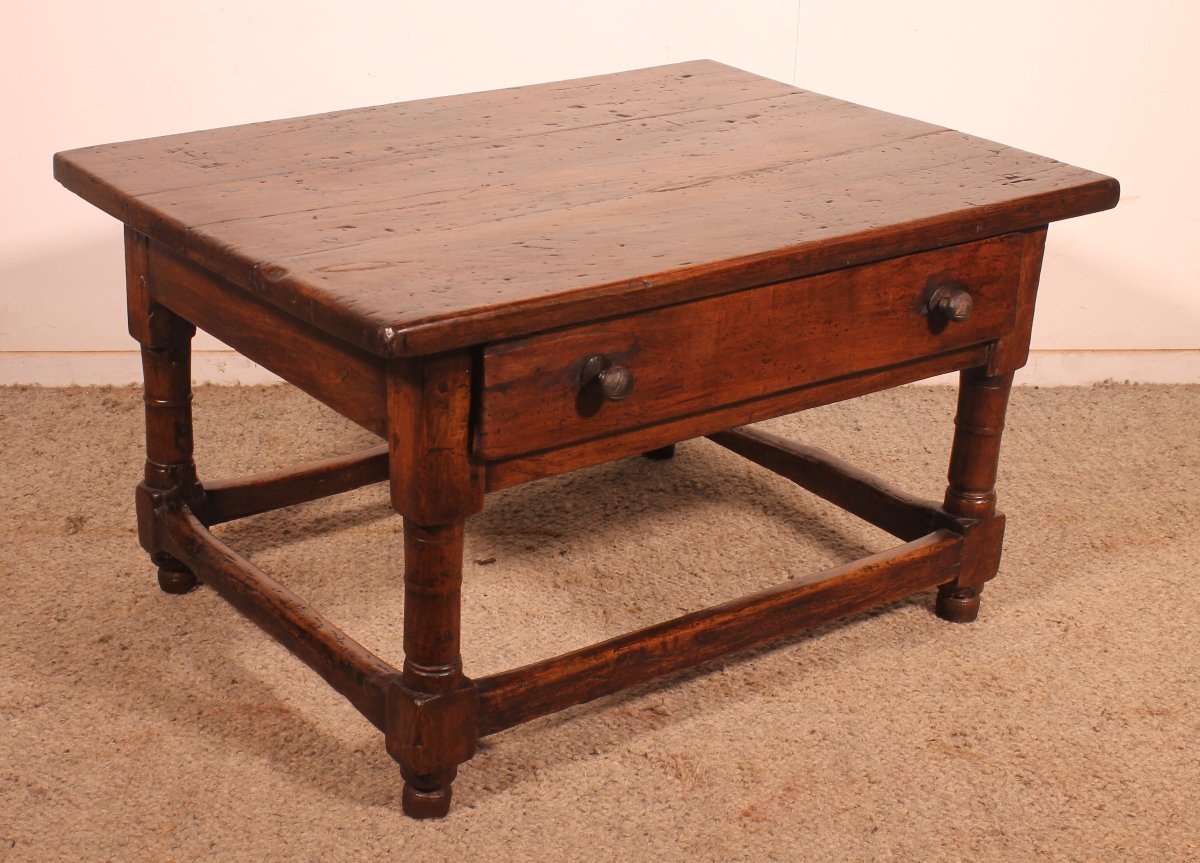 Spanish Walnut Coffee Table, Late 16th Century -photo-3