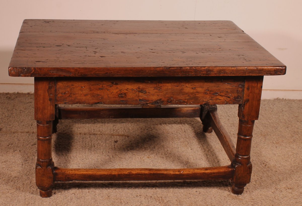 Spanish Walnut Coffee Table, Late 16th Century -photo-2