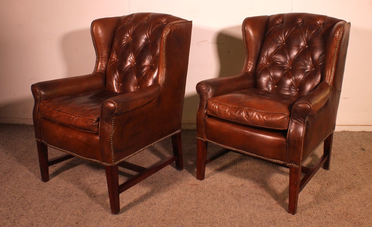 paire de fauteuils chesterfield à oreille en cuir de couleur brun-photo-5