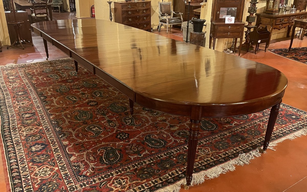 Table de salle à manger extensible d'époque Louis XVI en acajou à bandeau de 5m03