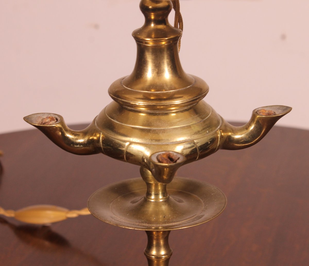 lampe à huile en bronze- 18° siècle - Espagne  monté en lampe avec son abat-jour en parchemin-photo-4