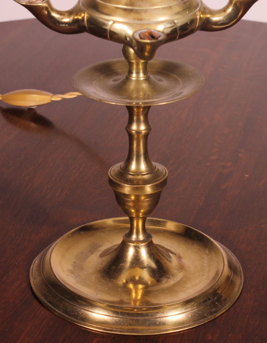lampe à huile en bronze- 18° siècle - Espagne  monté en lampe avec son abat-jour en parchemin-photo-1
