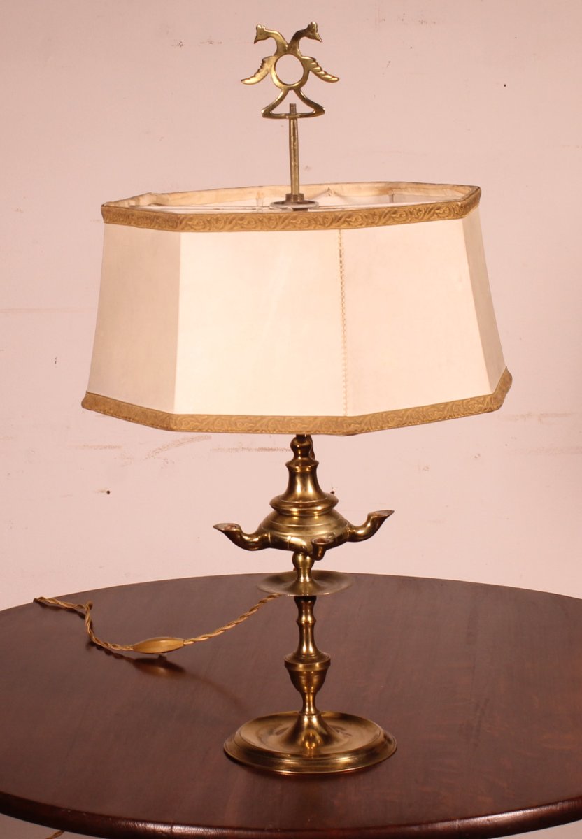 lampe à huile en bronze- 18° siècle - Espagne  monté en lampe avec son abat-jour en parchemin