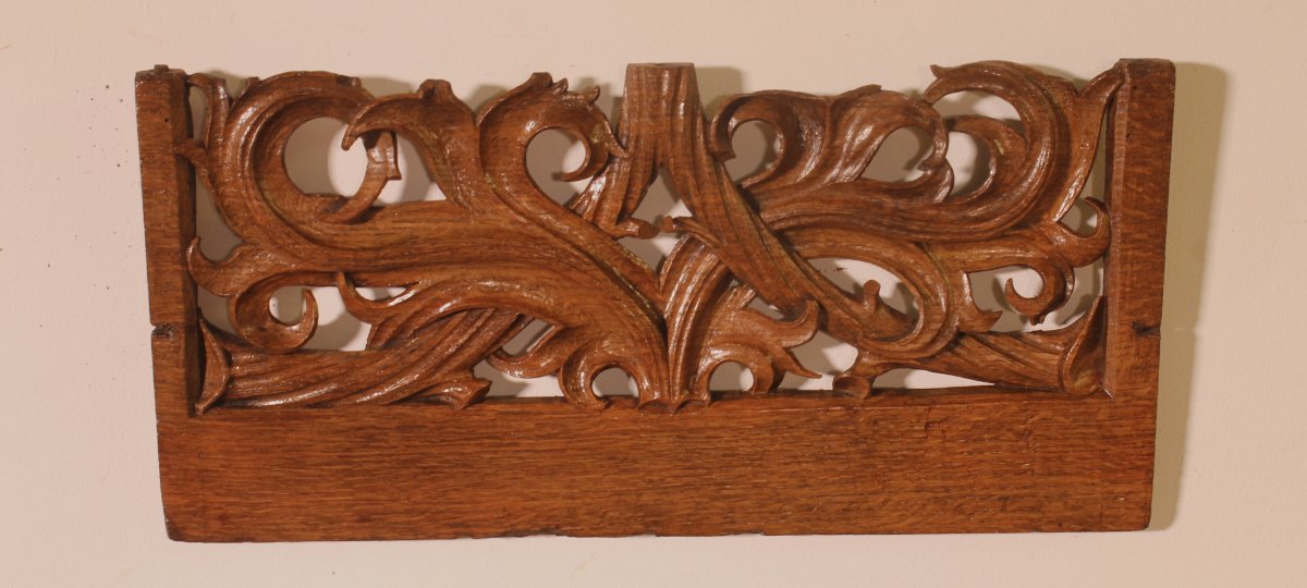 petit panneau sculpté d'époque gothique flamboyant en chêne