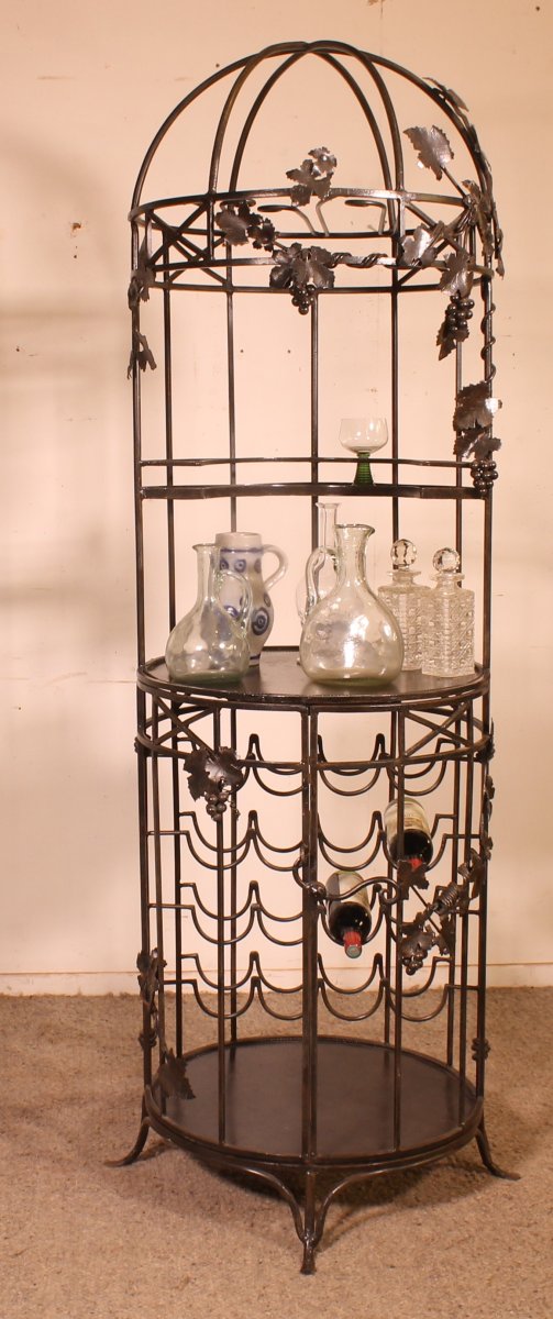 Wrought-iron Bar Decorated With Grape Clusters