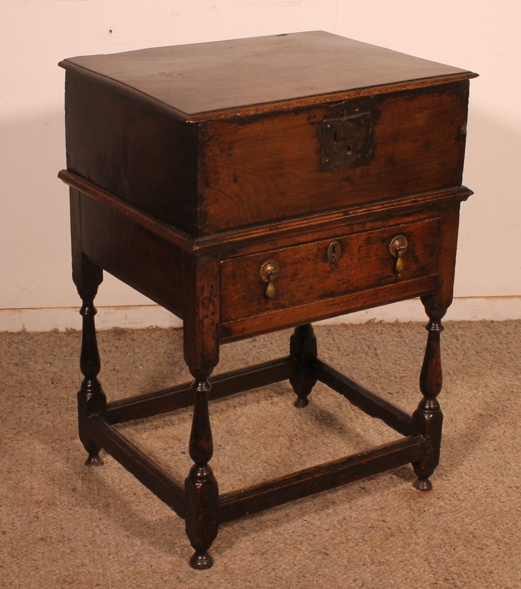 Oak Bible Box With Original Base- 17th Century-photo-3