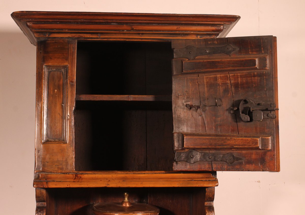 Small Cupboard - 17th Century - Switzerland-photo-1