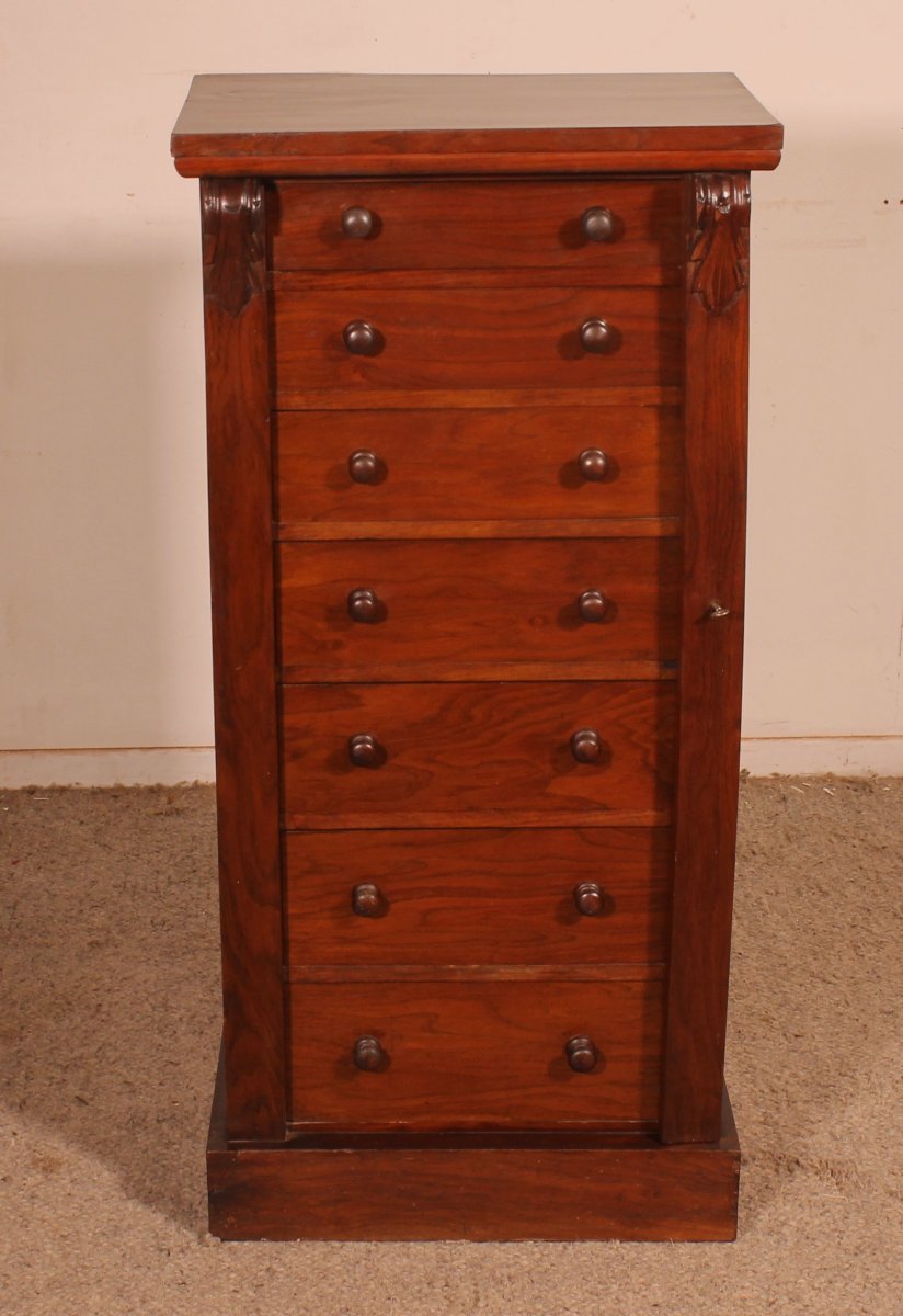 commode wellington en noyer du 19° siècle