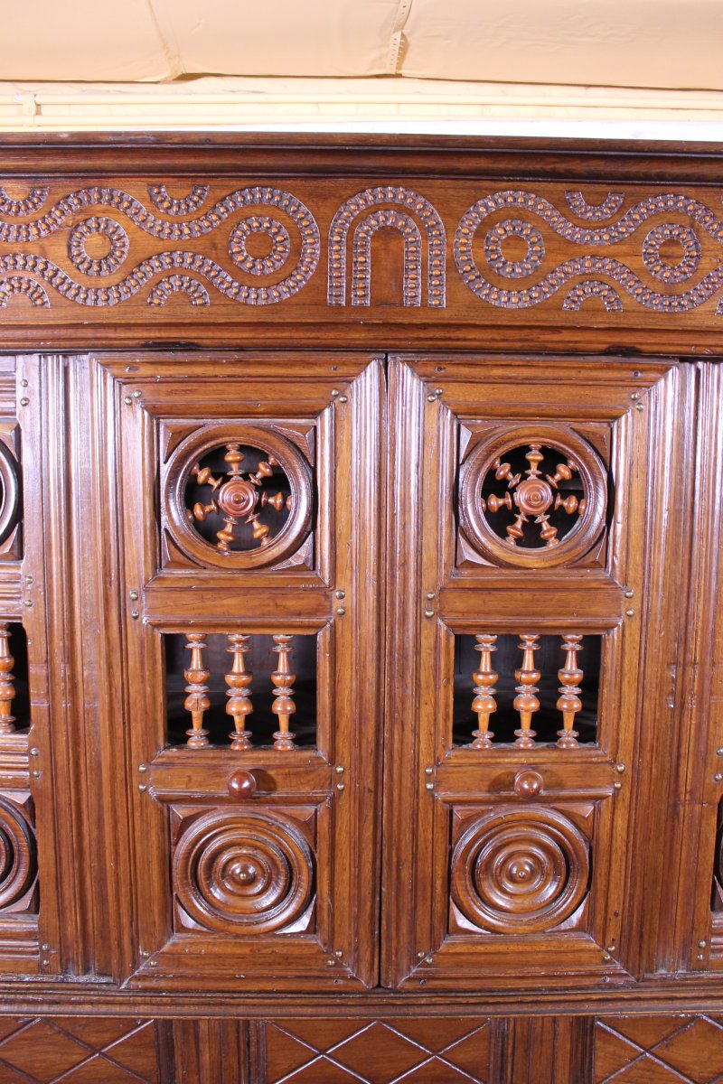 17 ° Century  Breton Wardrobe Or Cupboard  In Oak Turning In Boxwood-photo-1