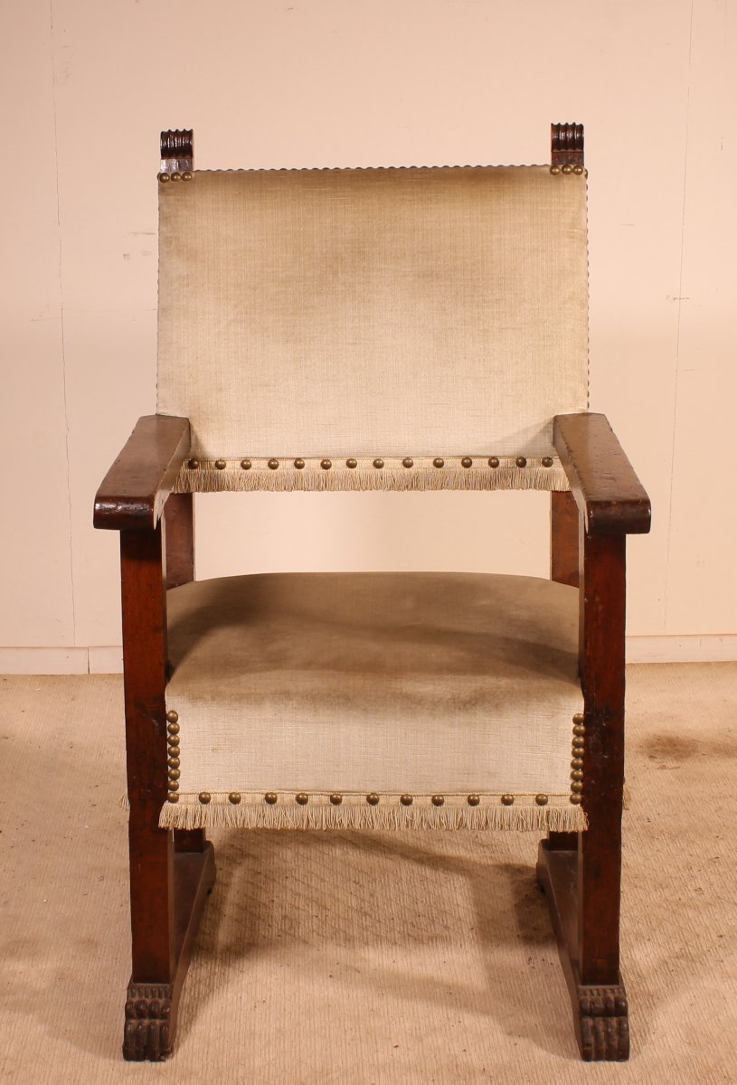 17th Century Spanish Armchair In Walnut