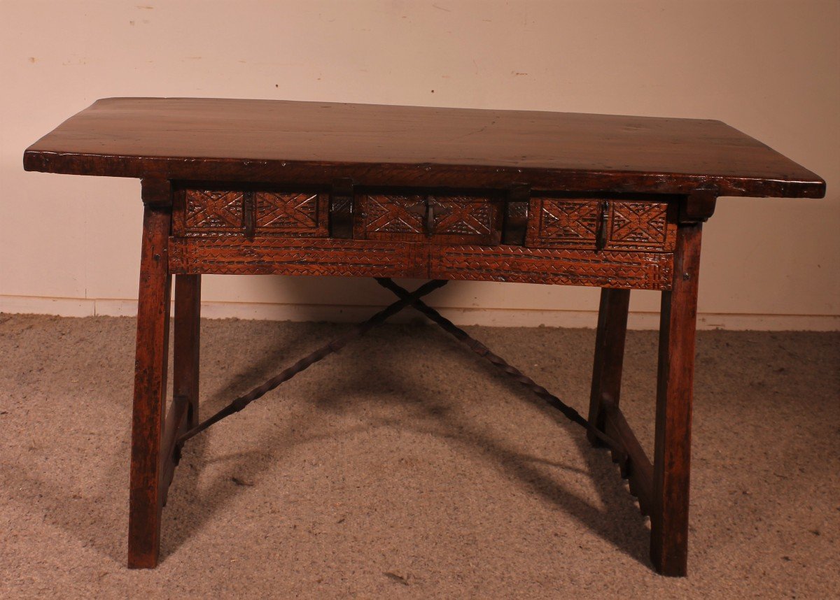 17th Century Spanish Table With Three Drawers In Chestnut