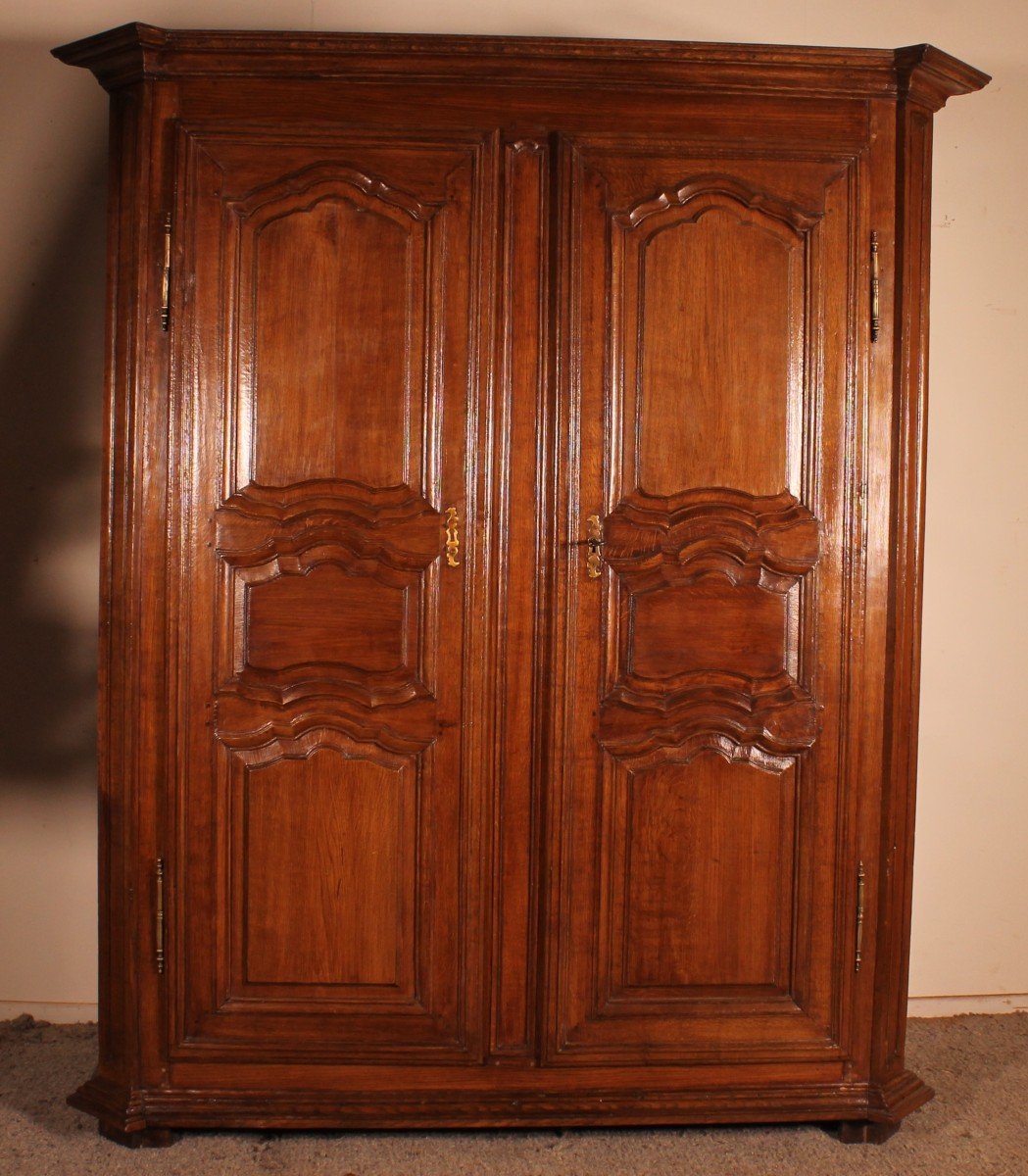 Importante Armoire Namuroise Louis XIV