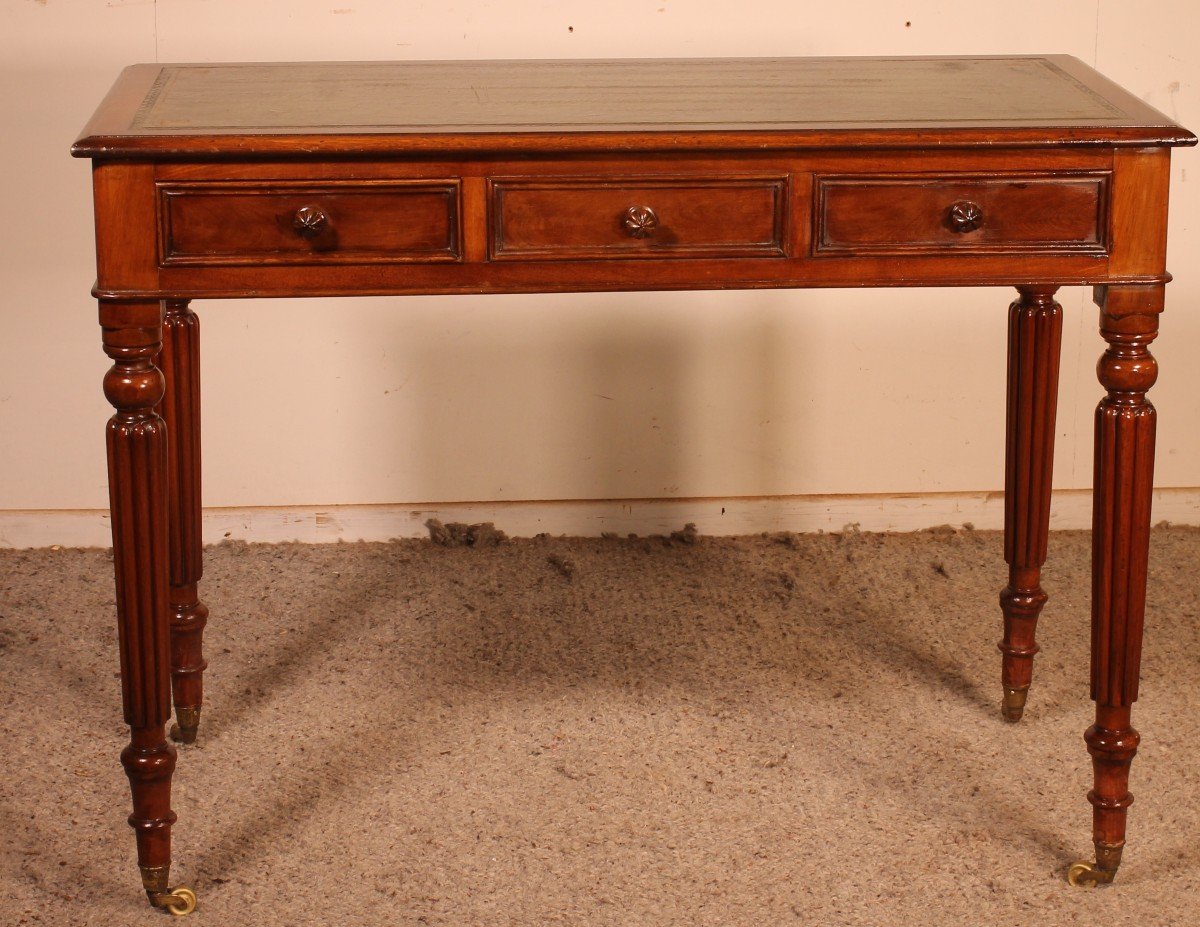 Small Desk / Writing Table Inmahogany From The 19 ° Century