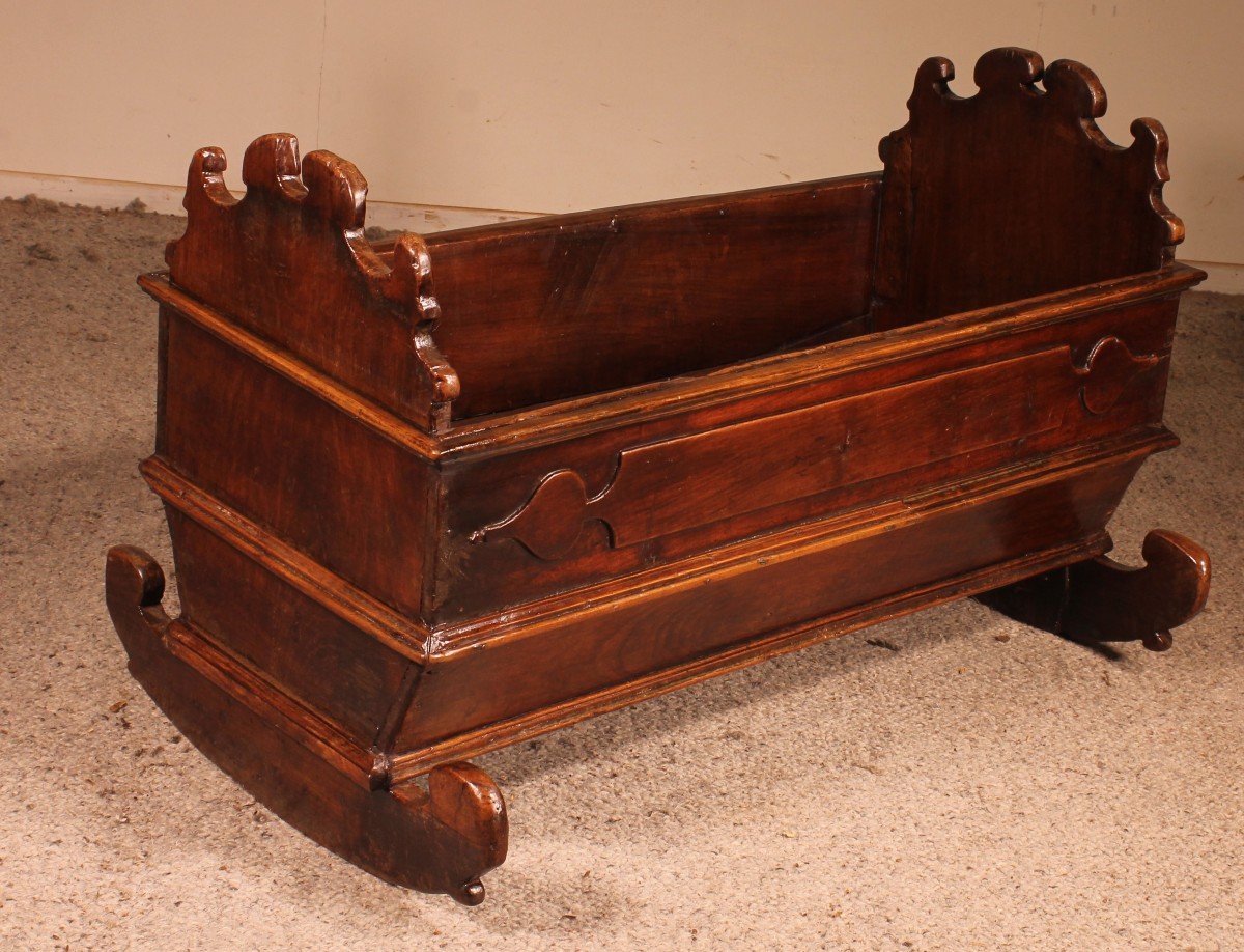 Italian Cradle In Walnut 17 ° Century-photo-3