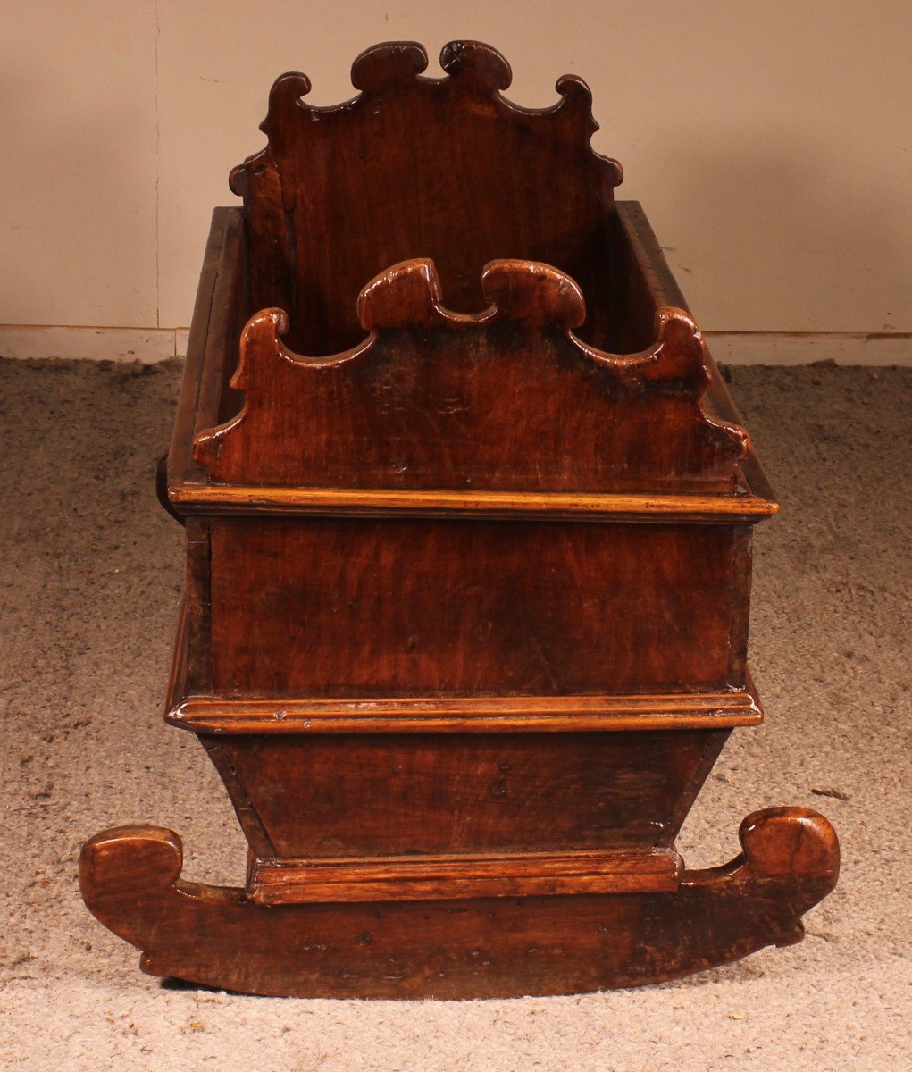 Italian Cradle In Walnut 17 ° Century-photo-4