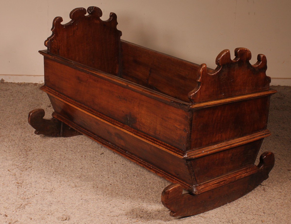 Italian Cradle In Walnut 17 ° Century-photo-2