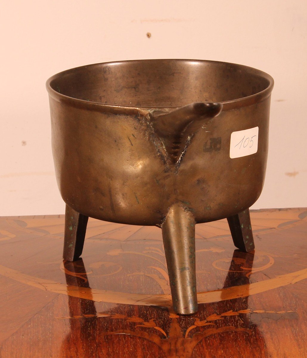 Tripod Apothecary Skillet From The 18th Century England-photo-1