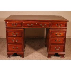 Small Mahogany Pedestal Desk From The 19 ° Century