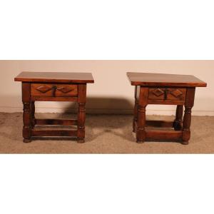 paire de tables de chevet espagnoles en noyer