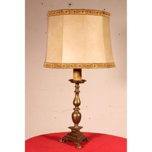 pique cierge en bronze d'époque XVII siècle monté en lampe avec son abat-jour en parchemin