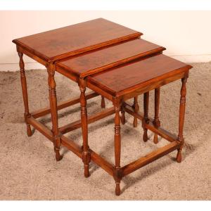 Tables gigognes en bois satiné et incrustations de laiton