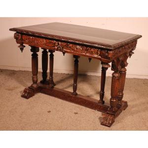 Table de milieu d'époque Renaissance en noyer