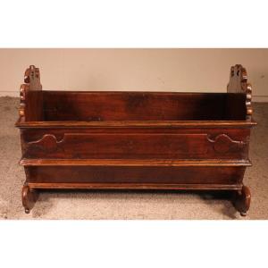 Italian Cradle In Walnut 17 ° Century