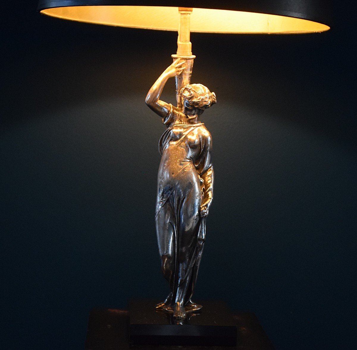 Lampe Femme à l'Antique en métal argenté, Déesse, Début XXè -photo-4