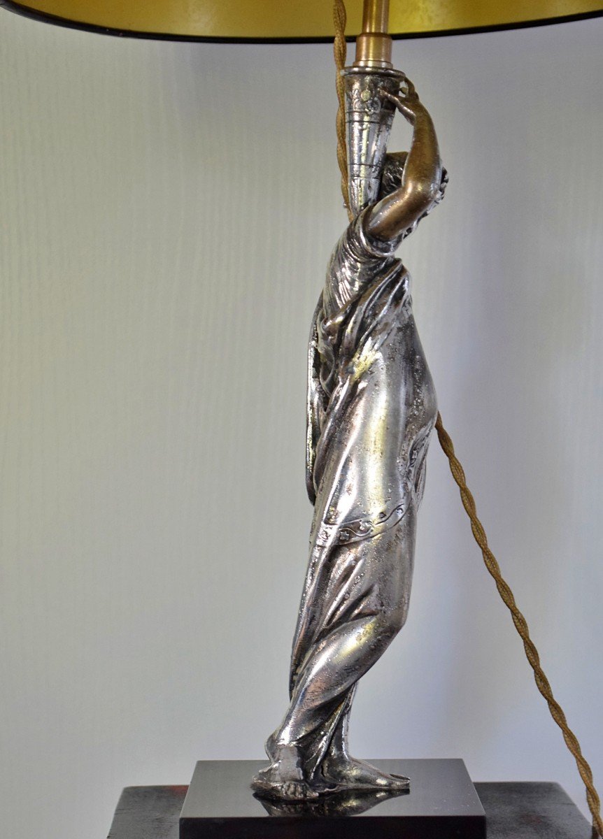 Lampe Femme à l'Antique en métal argenté, Déesse, Début XXè -photo-6