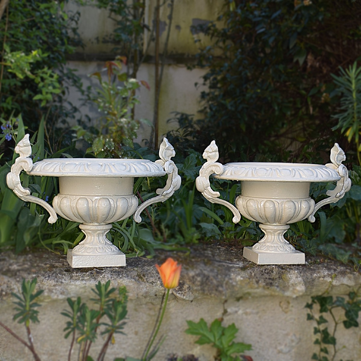 Paire de vases de jardin en fonte Chambord Médicis XIXè-photo-2