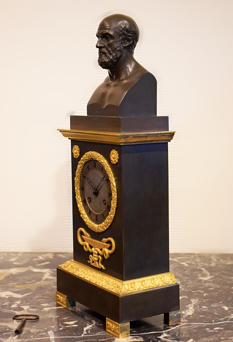 Pendule en bronze à l'effigie d'Hippocrate Mouvement signé Pons Époque Restauration-photo-4