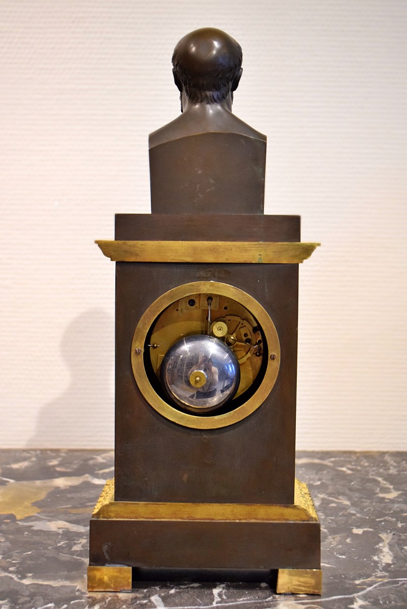 Pendule en bronze à l'effigie d'Hippocrate Mouvement signé Pons Époque Restauration-photo-5
