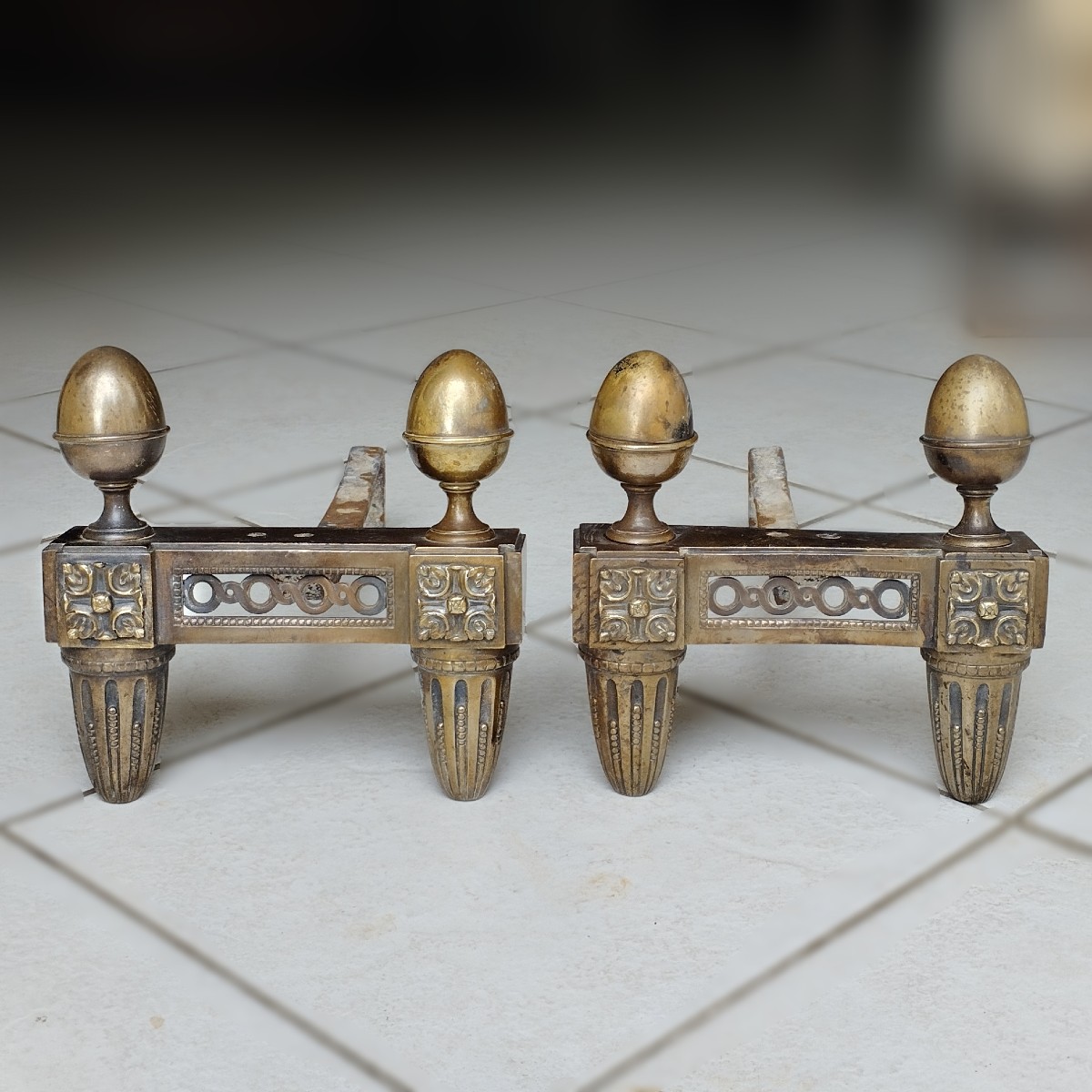 Paire de chenets d'époque Louis XVI en bronze doré